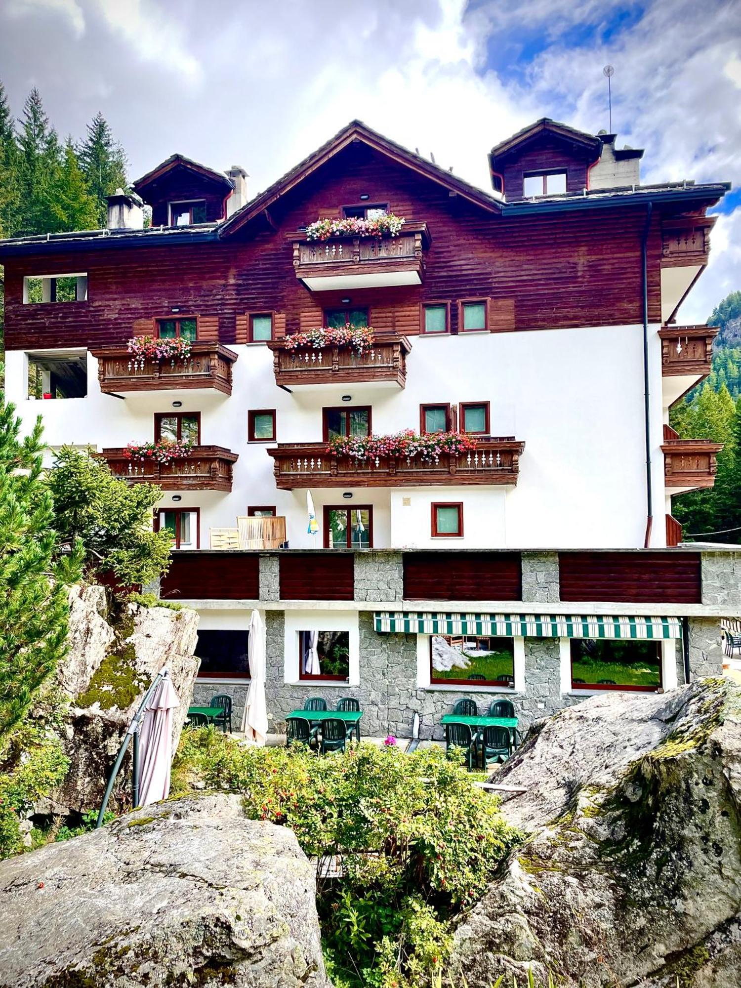 Hotel Gembro Chiesa in Valmalenco Dış mekan fotoğraf