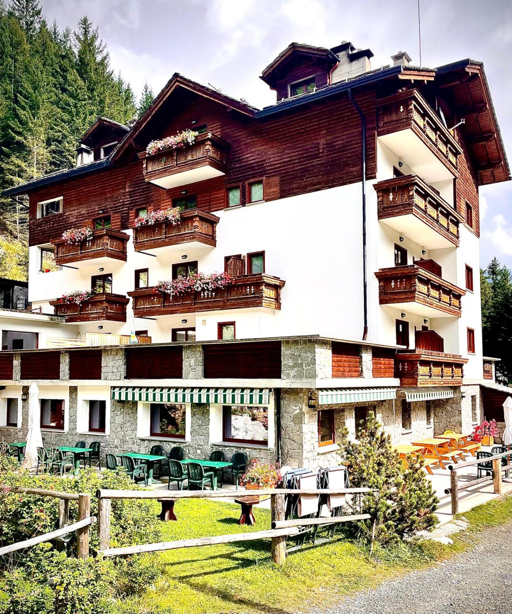Hotel Gembro Chiesa in Valmalenco Dış mekan fotoğraf